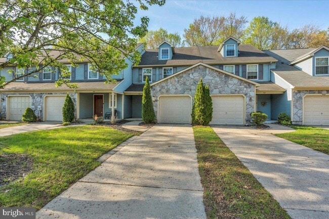 Photo - 506 Hazelwood Ln Townhome