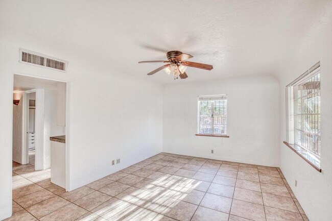 Photo - 1304 E Linden St