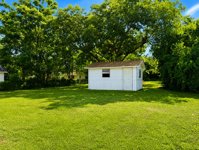 Photo - 215 Fairview St
