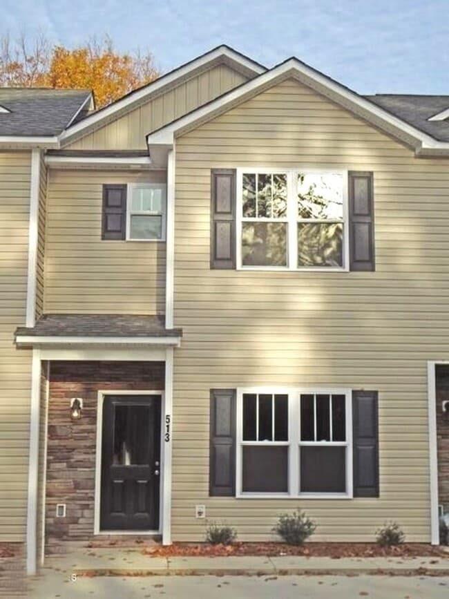 Building Photo - Two bedroom-Two and a half bathroom pet friendly townhome in Holly Ridge! Unit 1