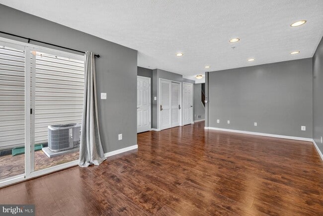 Photo - 711 Wineberry Way