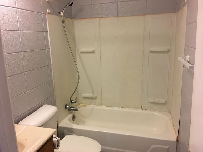 8 Pinetree Apartment Rd