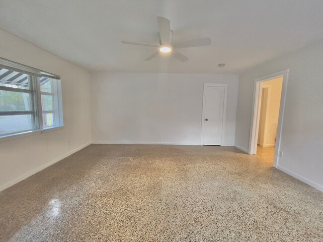 Photo - 1614 NE 7th St