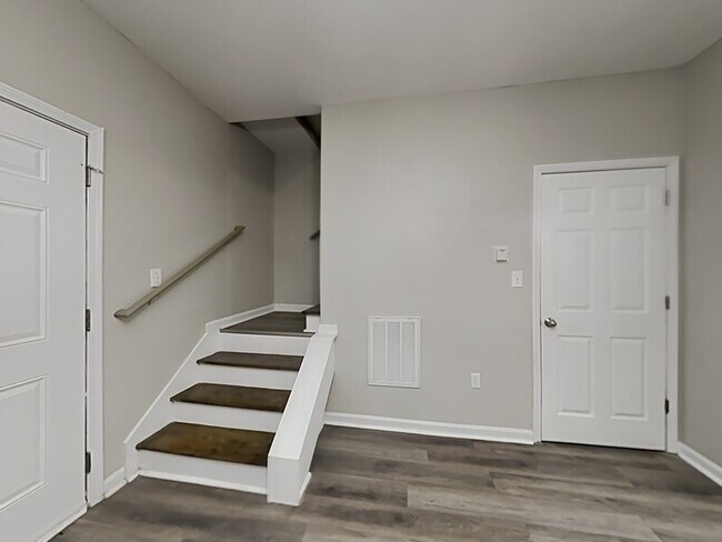 Photo - 255 Farrington Ave SE