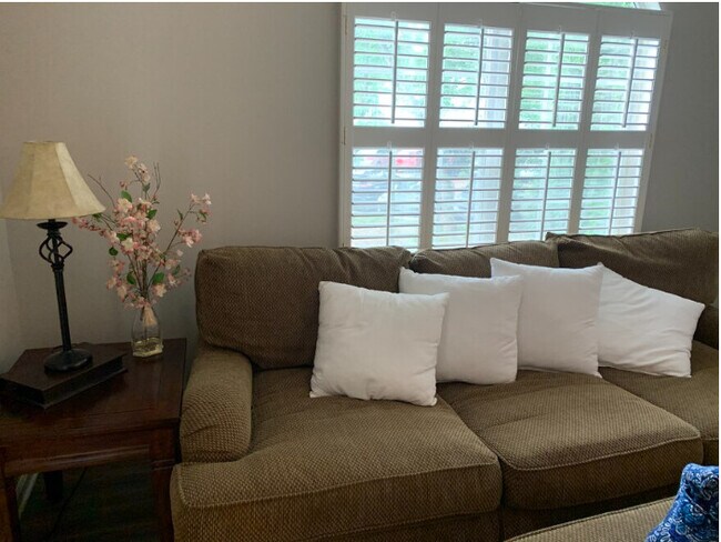 Photo - Fully Furnished Condo - 2721 Linmar Ave