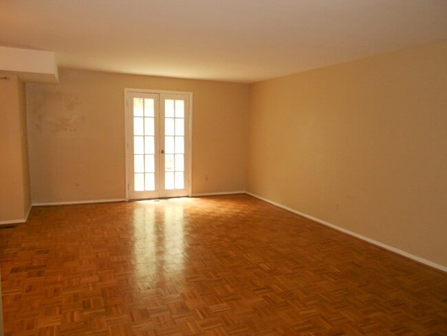 Photo - August 2026/2027 Loyola off-campus 2bd/2ba Homeland Southway Condo w/ CAC & more! - Available 8/9