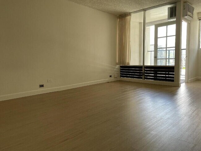 Photo - PACIFIC GRAND studio, sec, A/C, pool, pkg ... Unit 709