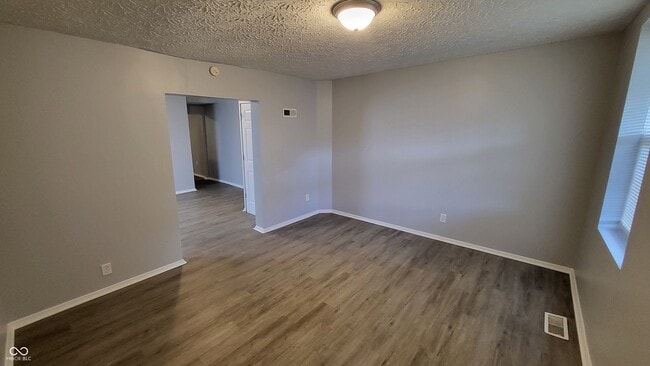 Photo - 653 Birch Ave