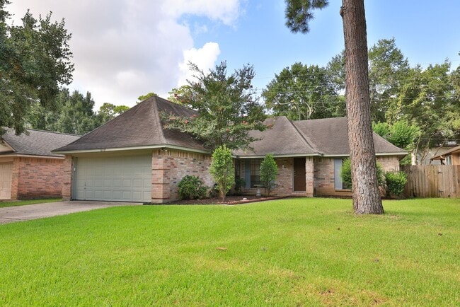 Building Photo - 16035 Hollow Rock Dr