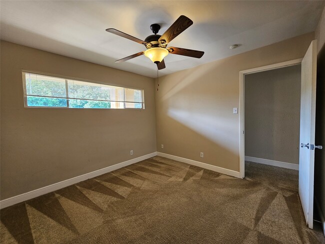 Building Photo - 12600 Melville Dr Unit 321B