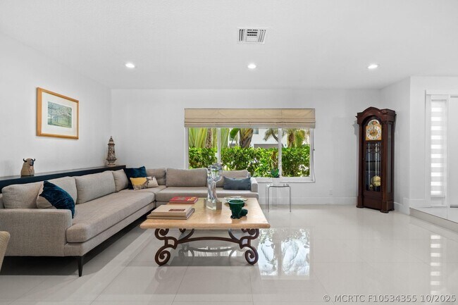 326 Seven Isles Dr