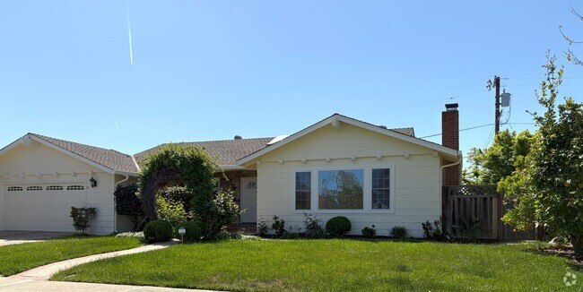 Building Photo - Beautifully Updated 4-Bedroom Home in Prim...