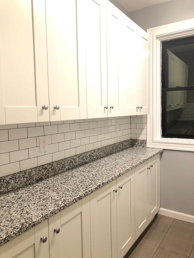 Building Photo - 69 Quint Ave Unit 15