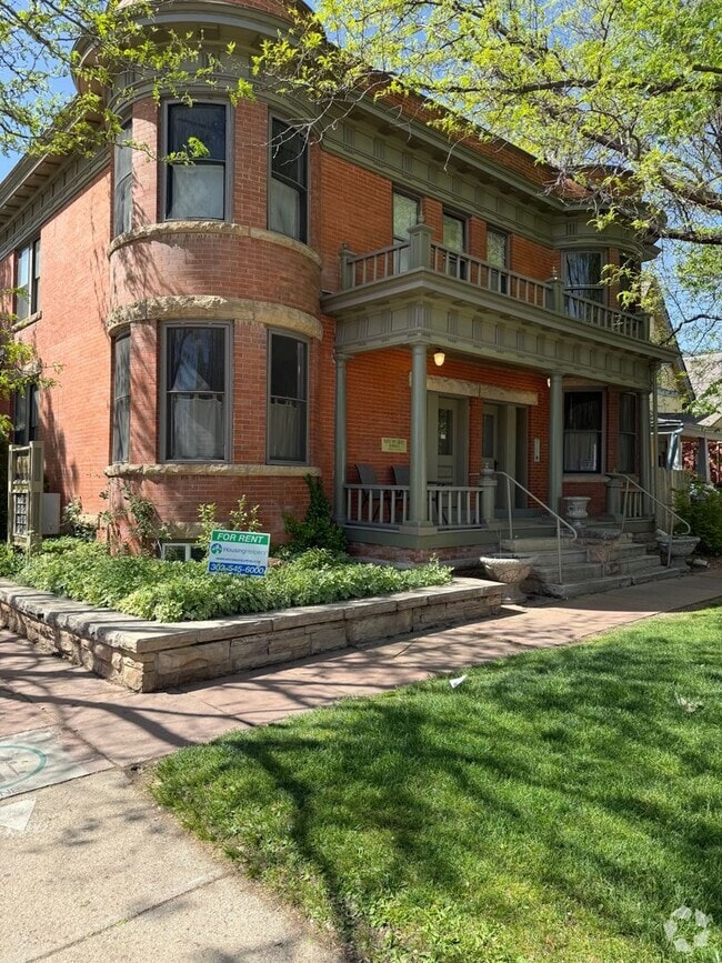 Building Photo - Remodeled one bedroom Condo for Rent in Do... Unit 5