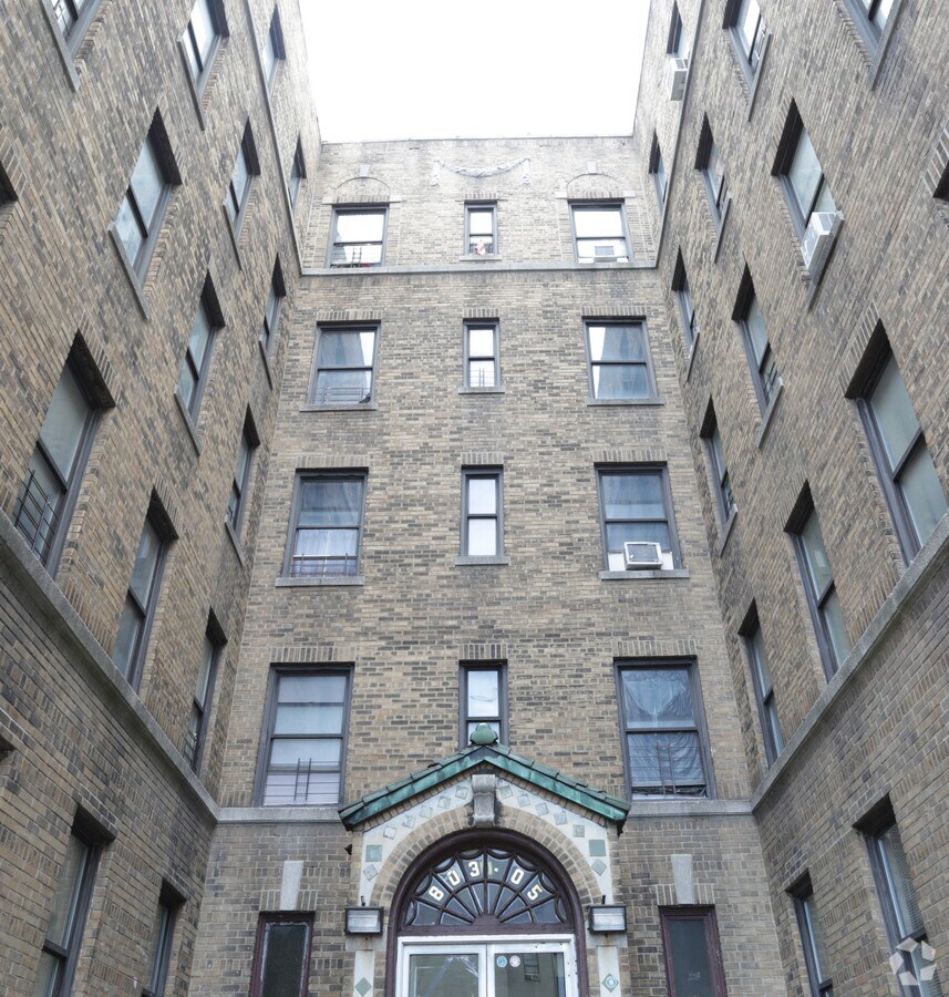 Photo - 803-805 E 182nd