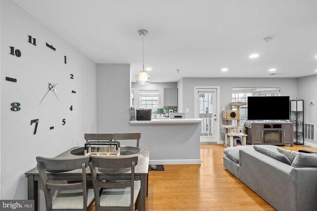 Photo - 645 Constellation Square SE Unit H
