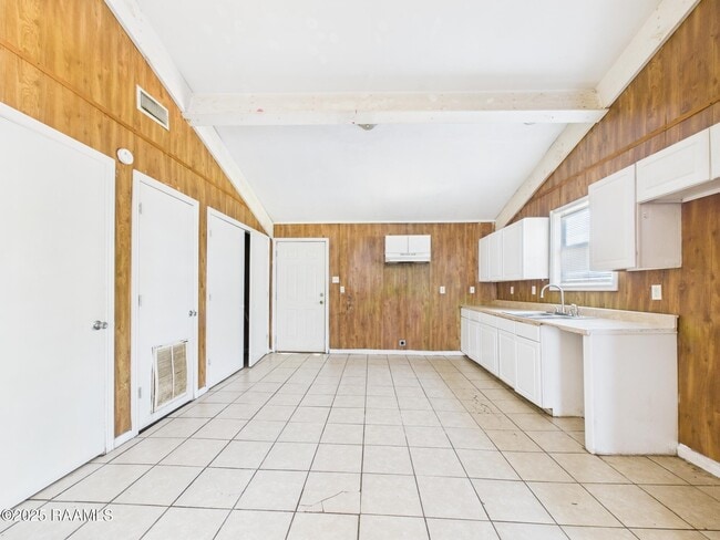 Photo - 111 Sternberg Dr