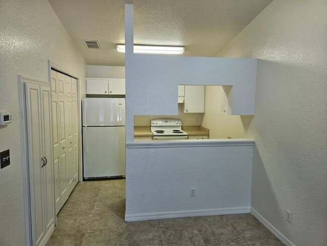 Photo - 531 NE 28th Ave