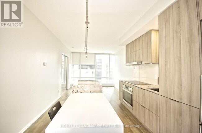 Photo - 1 Bloor St E Unit 809