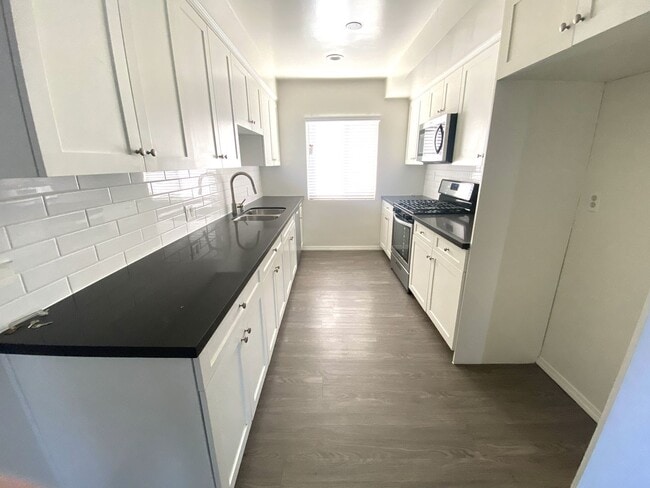 Photo - 4821 W 117th St Unidad #4