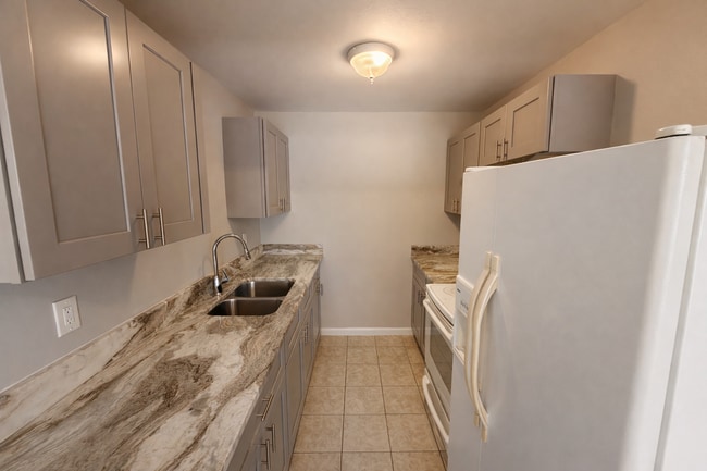 Photo - 2068 Franklin St