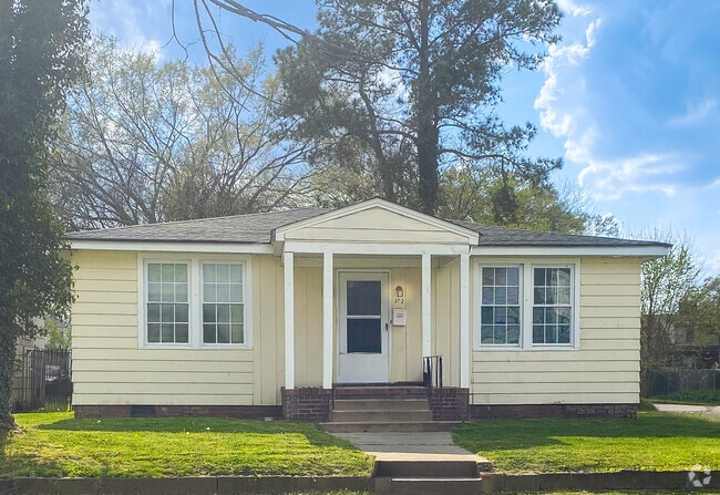 Building Photo - 302 Elm St Rental