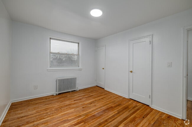 2BR, 1BA - 771SF - Primary Bedroom