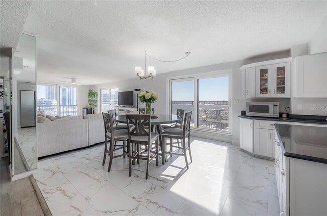 Photo - 201 W Laurel St Unidad 1012