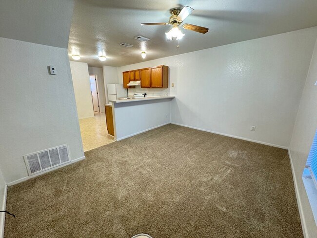 Photo - 1100 Leslie Cir Unidad Apt A