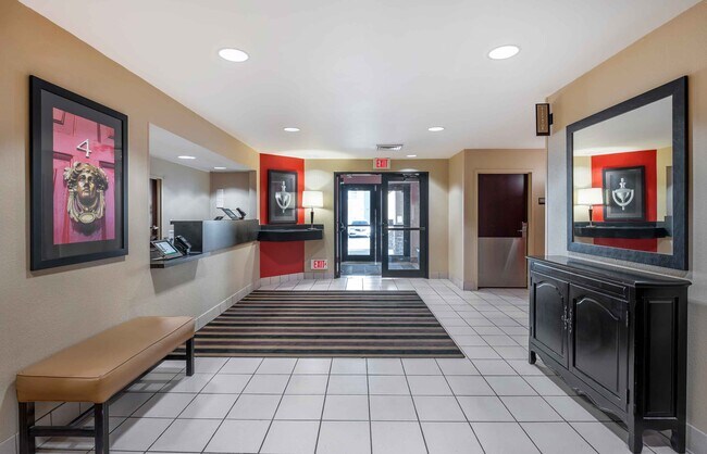 Furnished Studio-Champaign - Urbana