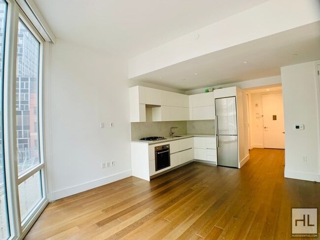 Photo - East 44th Street Unit 32G