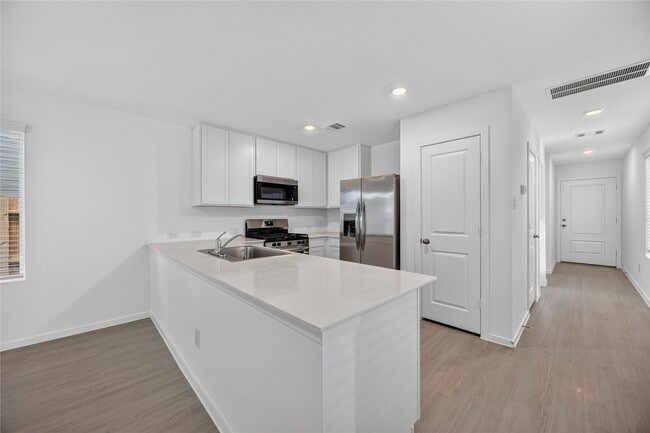 Photo - 939 Pertuso Ln