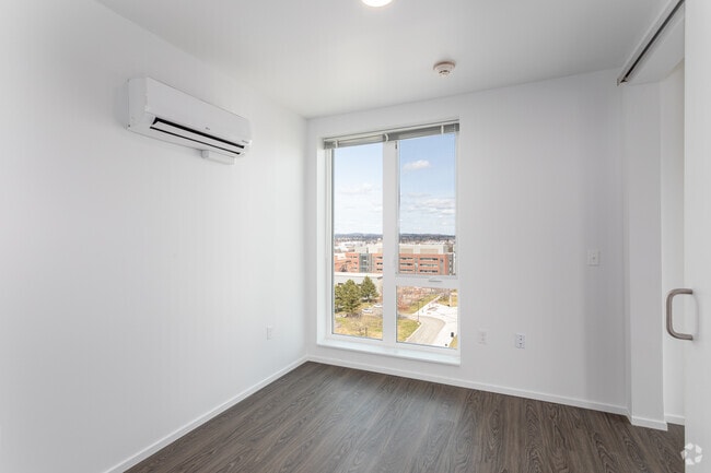 1BR, 1BA - 578SF