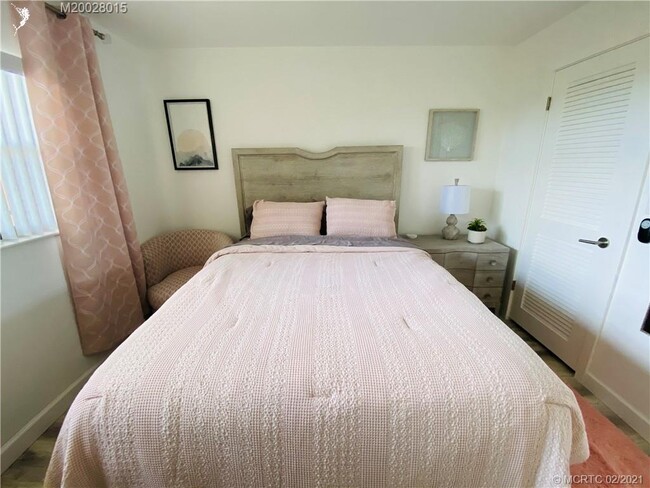 Building Photo - 7440 S Ocean Dr Unit 524A