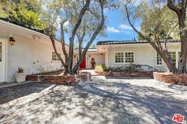Photo - 2200 Outpost Dr