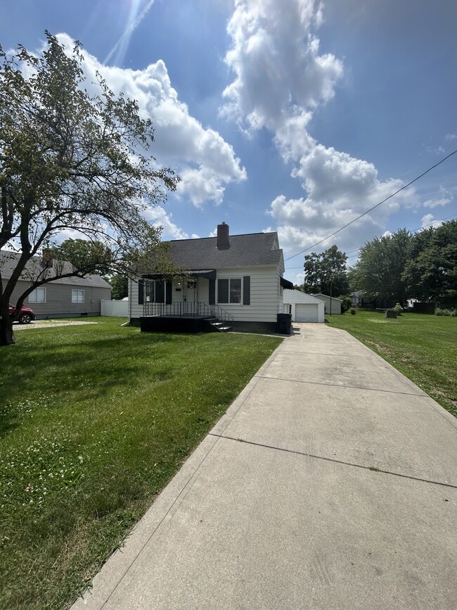 Photo - 835 Wintermute Ave House