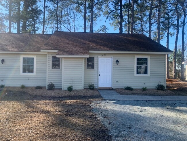 Building Photo - Two Bedroom, One Bath Duplex in Havelock Rental