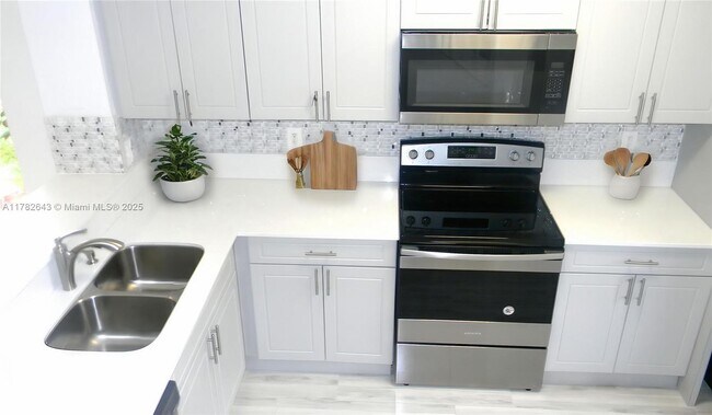 Photo - 431 SW 122nd Ave