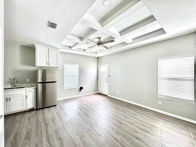 Photo - 3012 W Kenwood St Apartments Unit 2