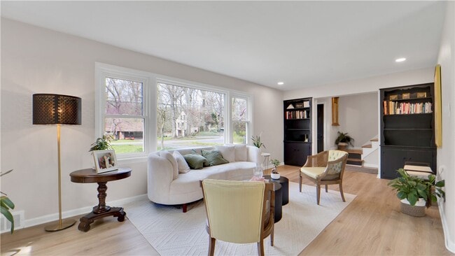 Building Photo - 288 Oakridge Dr