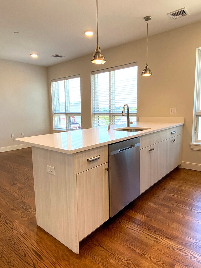 Photo - 1 Everett St Unidad 401