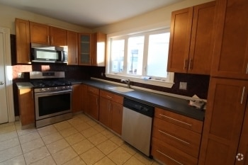Building Photo - 78 Oak St Unit 2 Rental