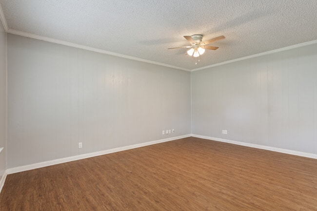 Photo - 407 Crescent St