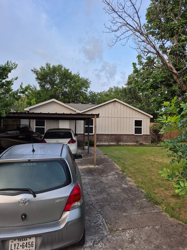 Photo - 912 W Willow St House