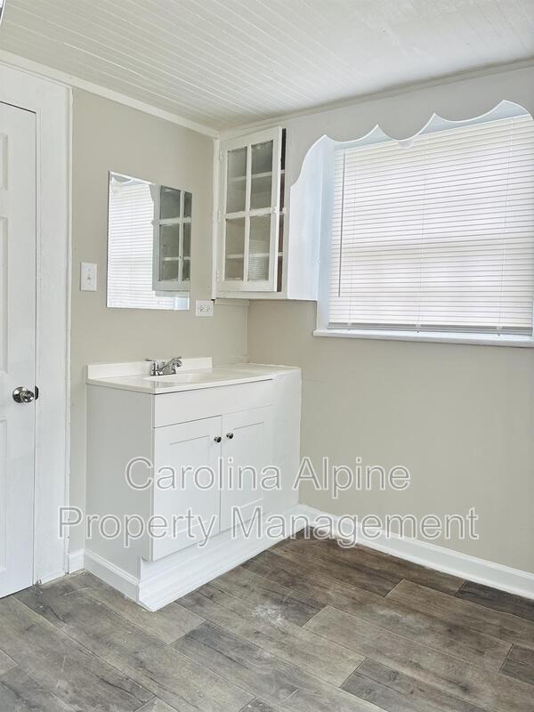 Photo - 721 S Church St