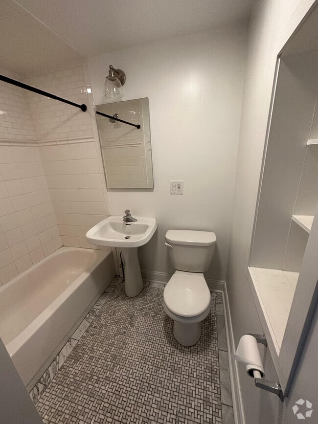 Building Photo - 1254 N Wells St Unit 401 Rental