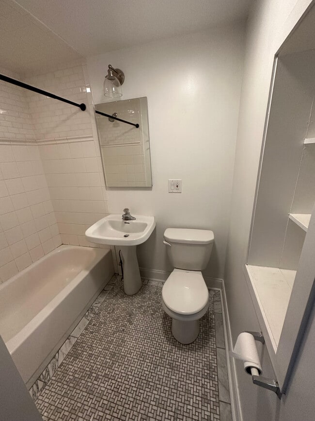 Photo - 1254 N Wells St Apartments Unit 401