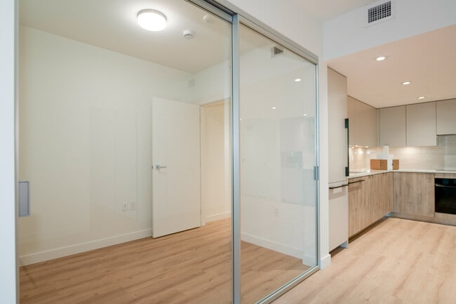 Photo - 526-755 Harbourside Unit 526