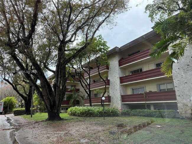 Building Photo - 1205 Mariposa Ave Unit 301