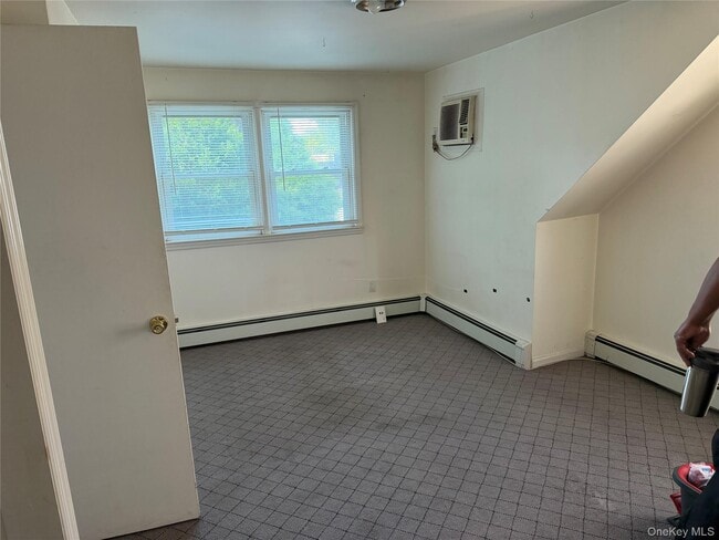Photo - 260 Toronto Ave